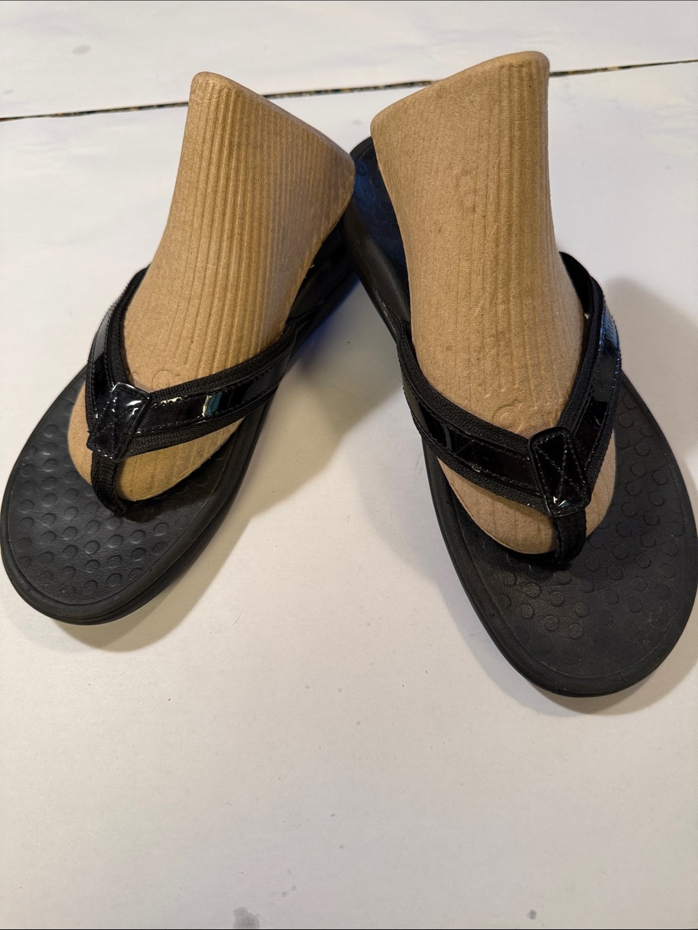 Vionic Black Patent Thong Sandals Size 8